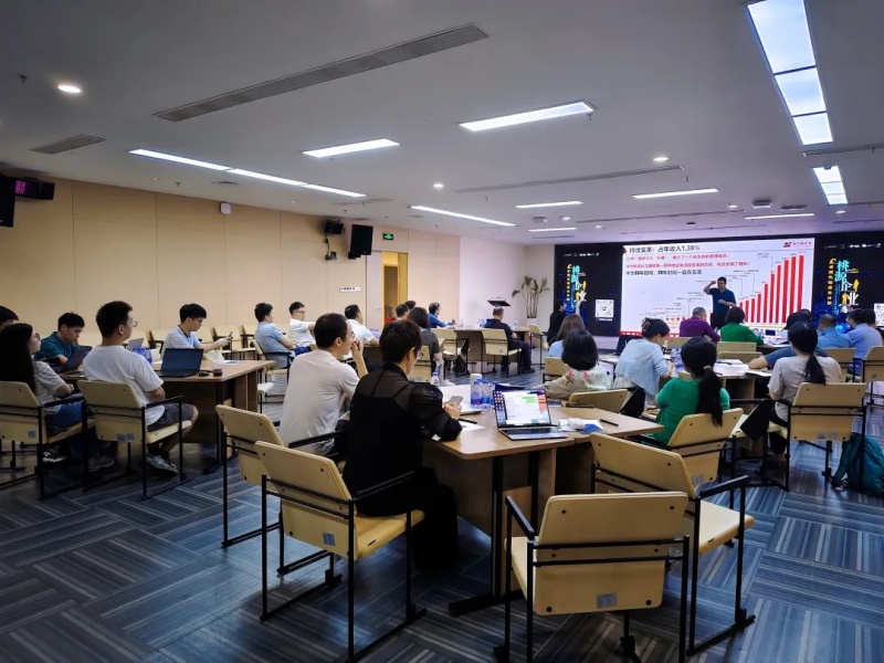 南方略咨询董事长刘祖轲受邀在湾区宜昌智库大讲堂带来《LTC数字化营销流程与爆品打造》主题分享3